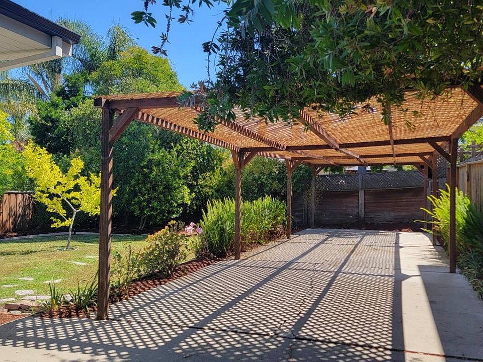 2nd image of 2647 Thornhill Dr