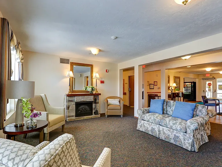 Green Diamond Place Apartments — Photo 11