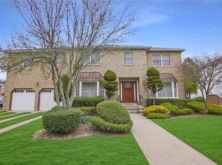 80 Venus Pl, Staten Island, NY 10312