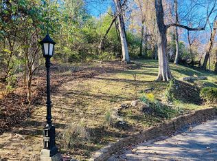 700 Blankenbaker Ln, Indian Hills, KY 40207