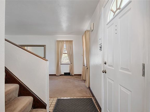 2nd image of 113 Gardenia Dr