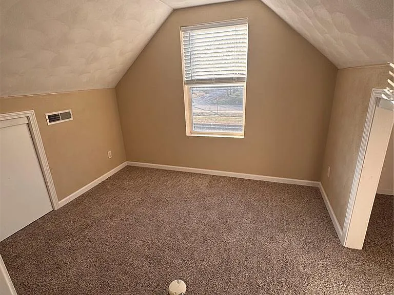 102 Karl Pl — Photo 5