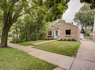5804 N Argyle Ave, Glendale, WI 53209
