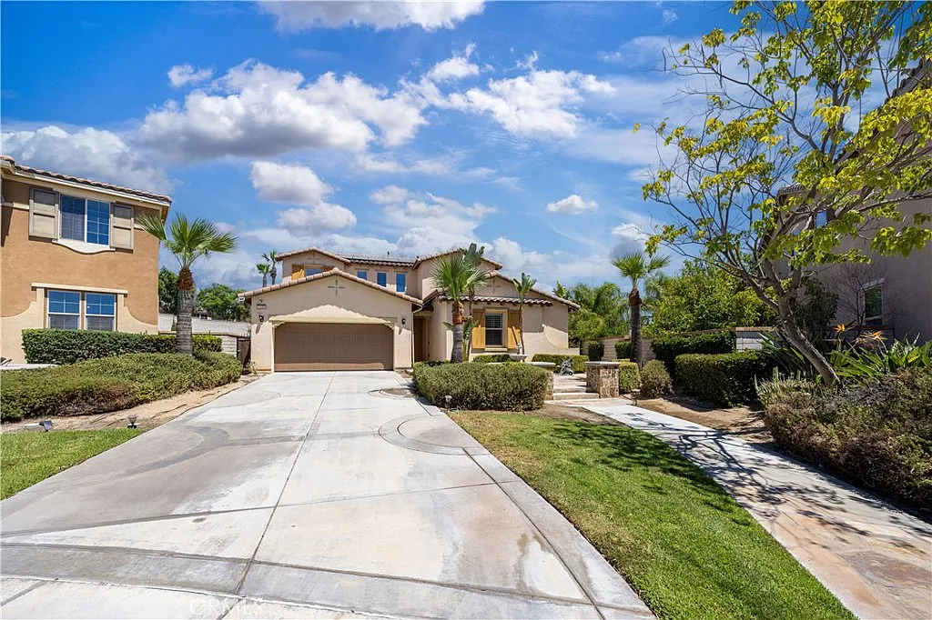 5 bed, 4.5 bath, 3257 sqft, $4,350 — Photo 1