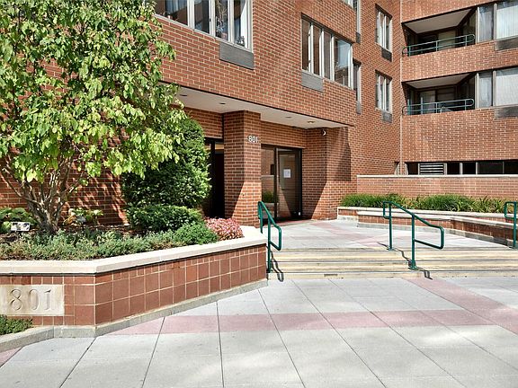 2nd image of 801 S Plymouth Ct APT 804