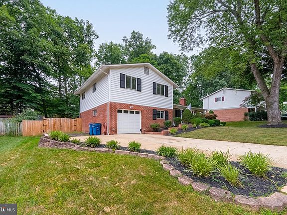 3rd image of 9890 Becket Ct