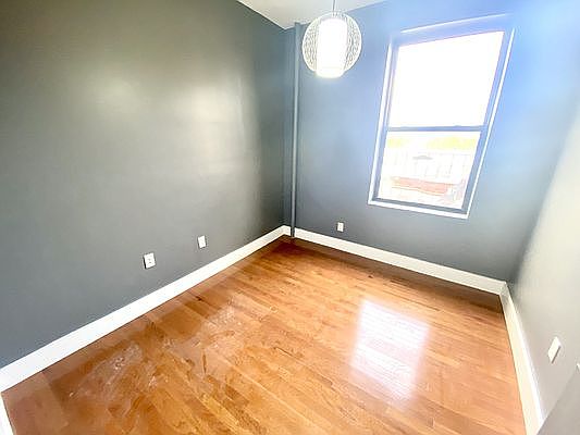 3rd image of 1615 Putnam Ave APT 4C