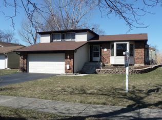 333 Trafalgar Ct, Bolingbrook, IL 60440