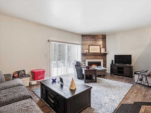 5th image of 76 Hickory Way