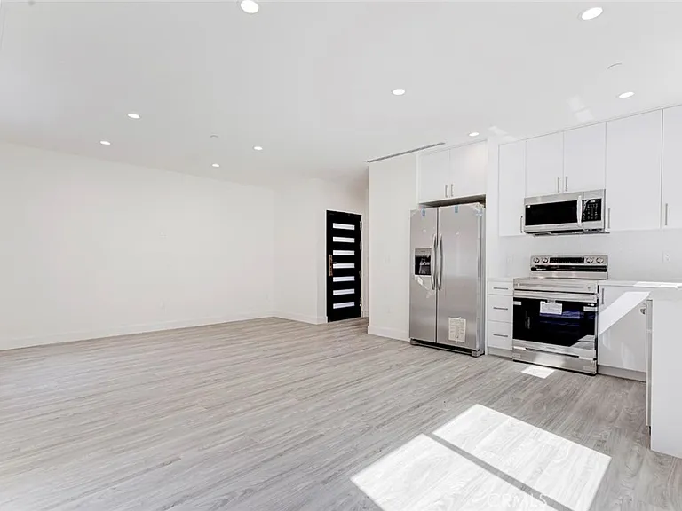 7856 Kyle St — Photo 5