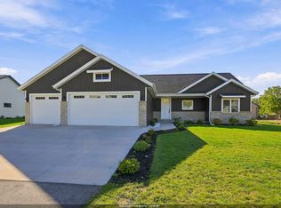 407 Jerelyn Ct, Combined Locks, WI 54113