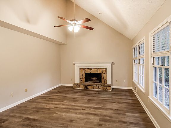 4th image of 2855 Riverbend Ct