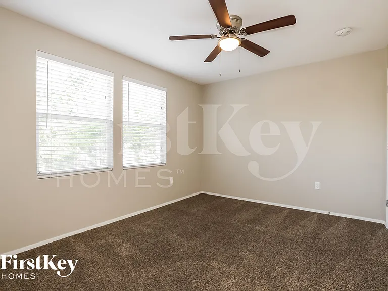2916 N Jefferson St — Photo 15