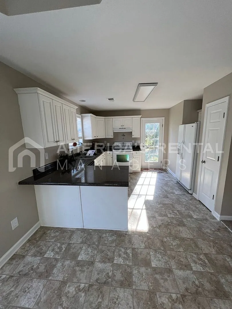 Home For Rent In Calera! — Photo 4