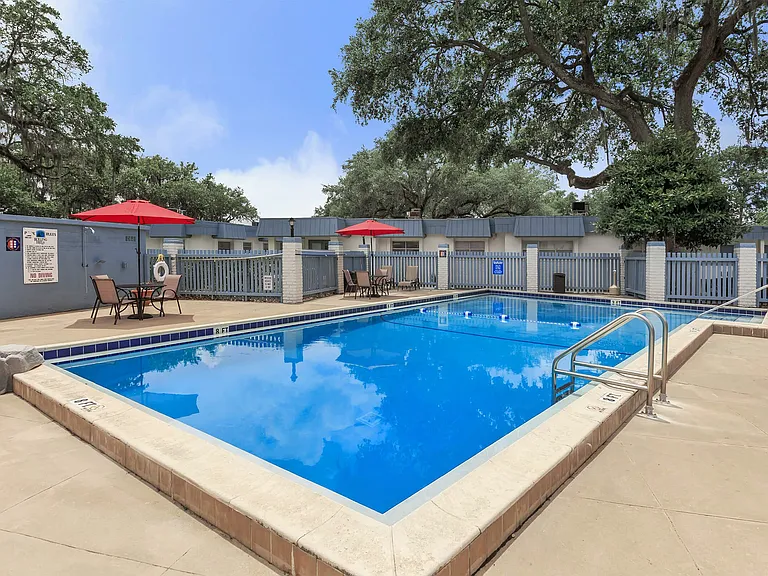 Rolling Hills Apartments — Photo 6