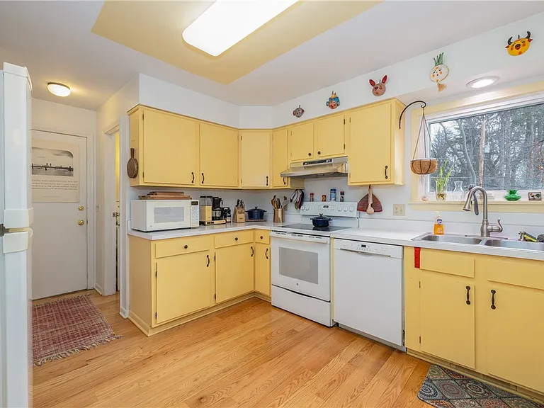 95 Parkwood Ave — Photo 13