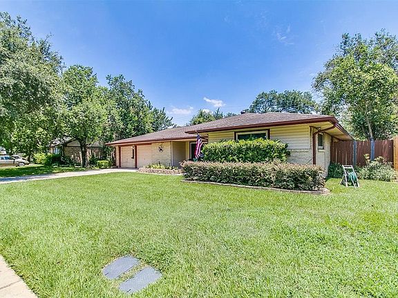 4th image of 2107 Harper Dr