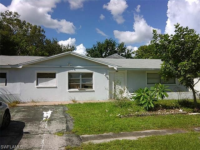 1st image of 990 Jasmine St