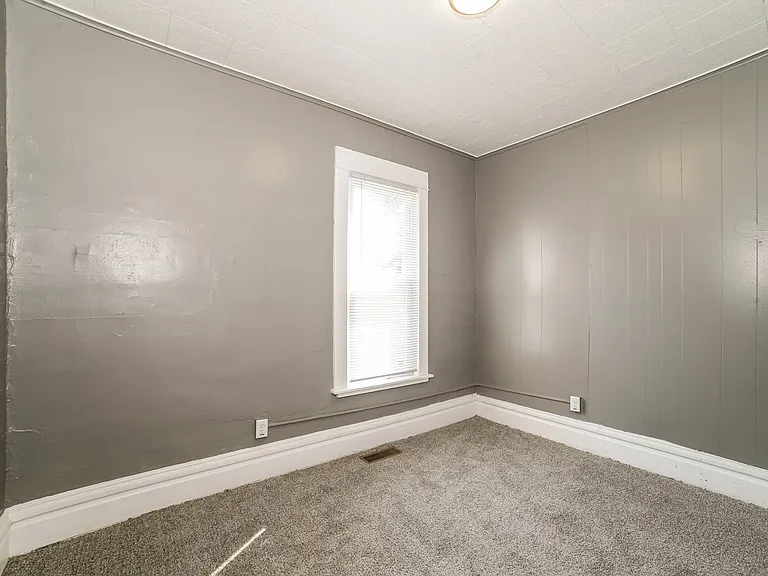 1756461_027_bedroom_12928834.jpg