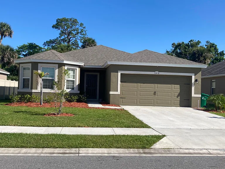 560 Sorrento Dr — Photo 1