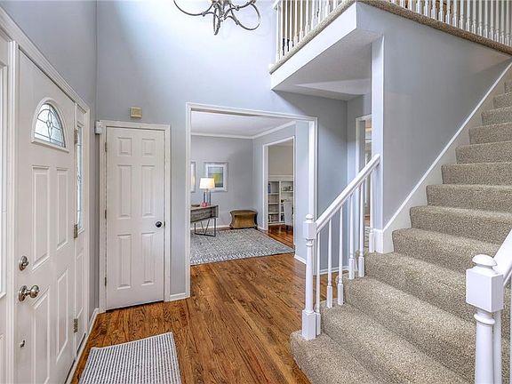 4th image of 15514 Beverly Ct