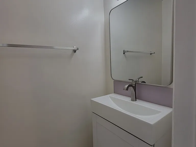 13531 Wyandotte St #9 — Photo 8