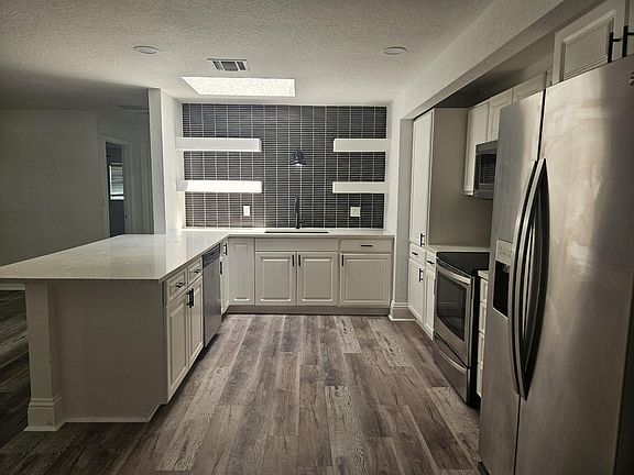 5th image of 463 NW RAVENSWOOD Lane