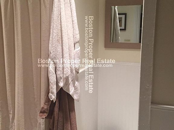 31 Gloucester #2R Boston - Back Bay Unit Photo 3