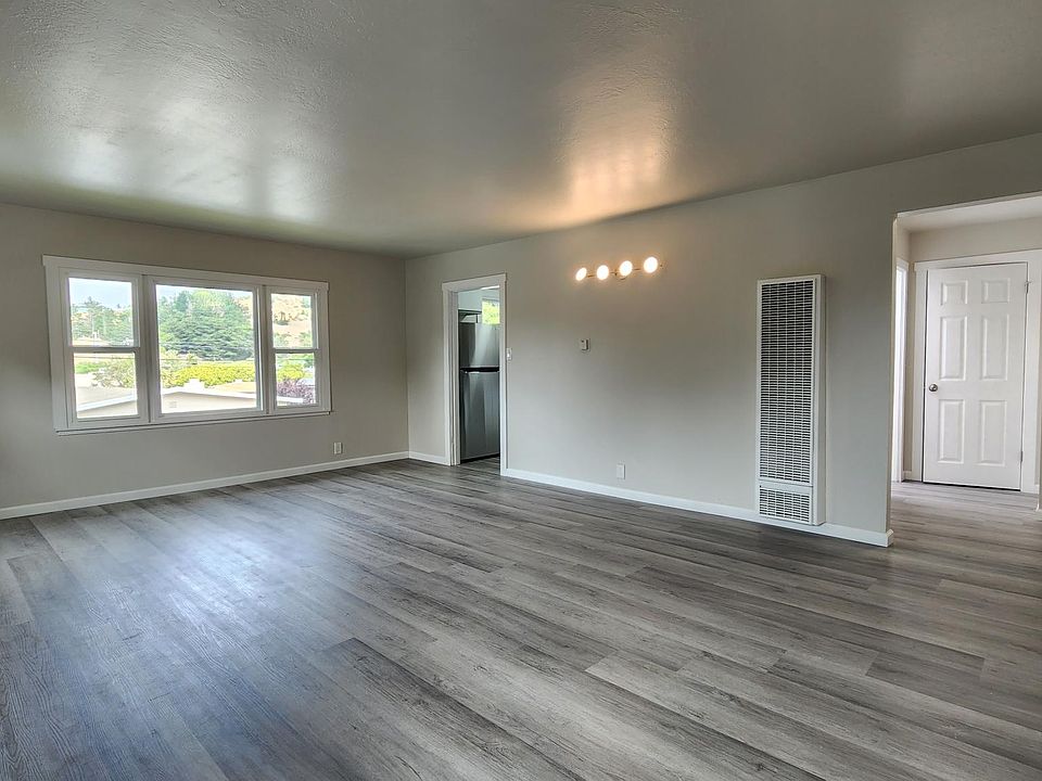 1st image of 115 Franz Ct #115