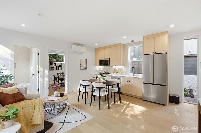 3rd image of 7531 31st Avenue NE