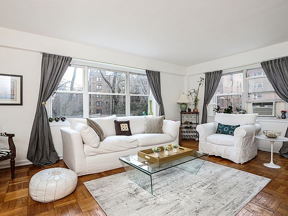 Bright, spacious living room loaded with light