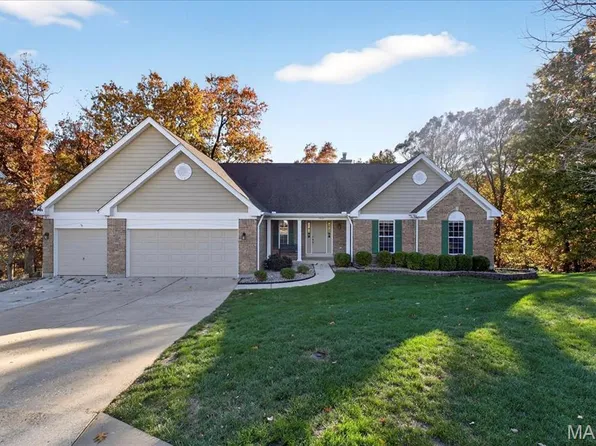 16012 Canterbury Estates Dr, Ballwin, MO 63021