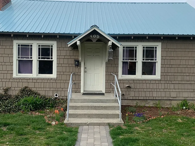 Cottage Ave — Photo 1