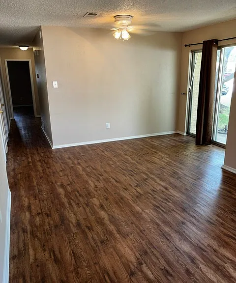 1800 Meadow Oak St — Photo 7