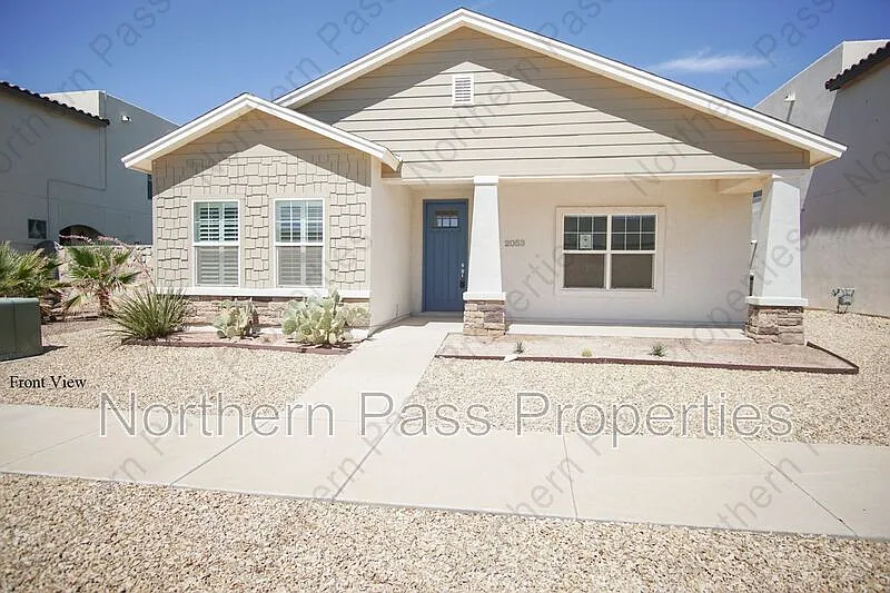 3 bed, 2.0 bath, 1490 sqft, $1,885 — Photo 1