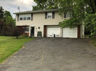 12 Hopkins Ln, Troy, NY 12182