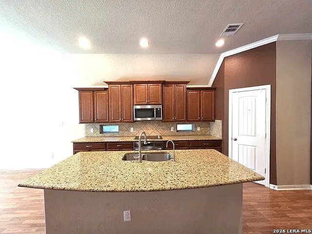 3 bed, 3.0 bath, 2163 sqft, $2,000 — Photo 2