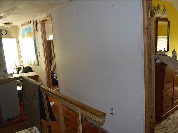 5th image of 68 Oatka Ave