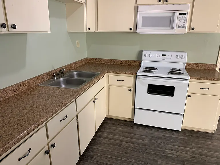 Greenwood Apartments — Photo 48