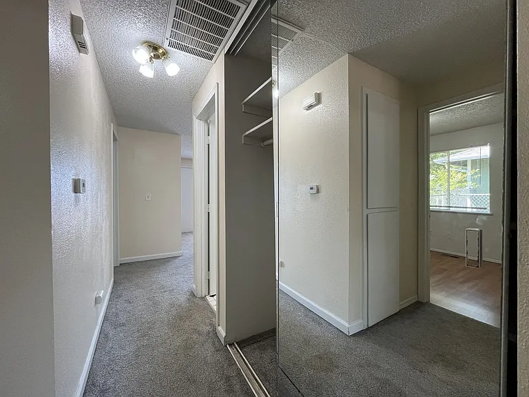 687 SE Barnes Ave — Photo 31