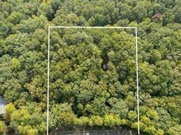 529 Cherokee Dr S, Waleska, GA 30183