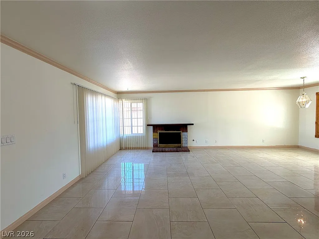 4 bed, 2.5 bath, 1638 sqft, $1,950 — Photo 4