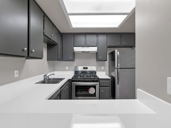 4th image of 1090 Newport Ave #202