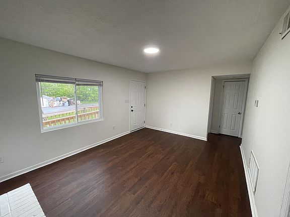 3rd image of 2866 Northglen Dr