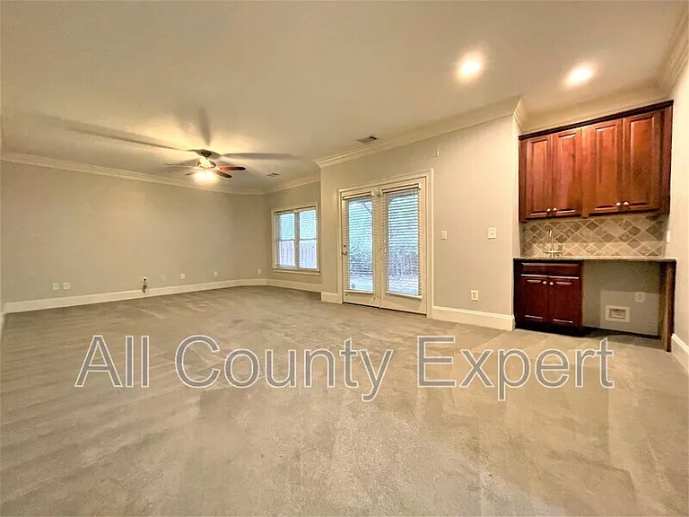 895 Lenox Ct NE — Photo 24