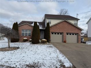 139 Ralph Dr, Hurricane, WV 25526