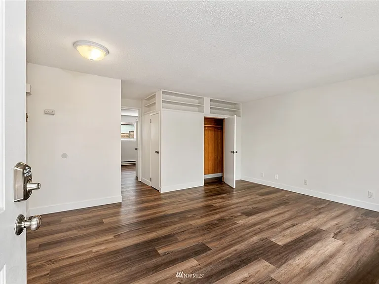 Stroud Apartments — Photo 13