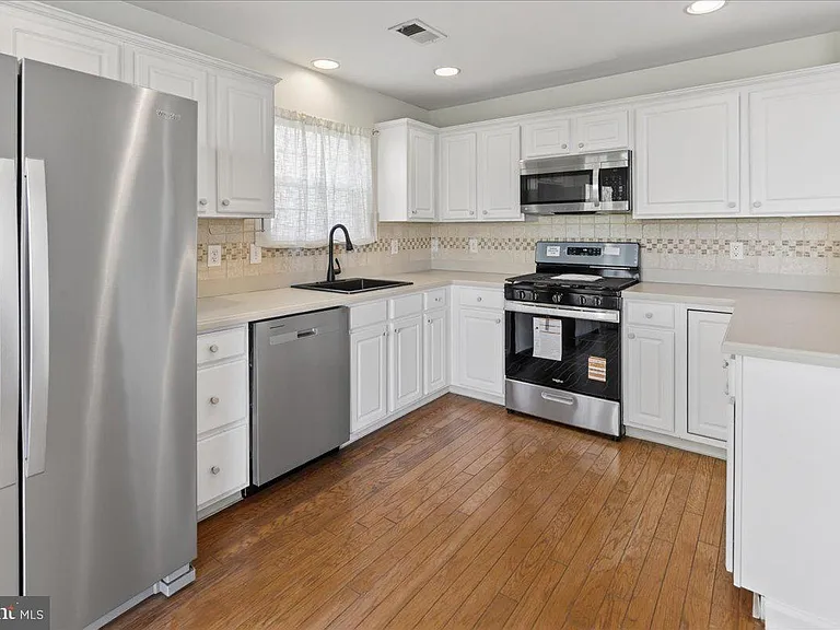 313 Fountayne Ln — Photo 12