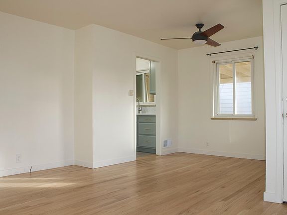 dinning room/entry to kitchen