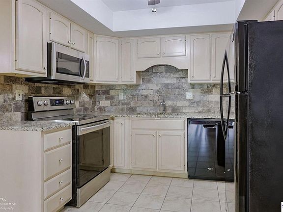 5th image of 510 Washington St #A
